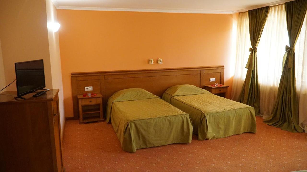 Troyan Plaza Hotel Extérieur photo