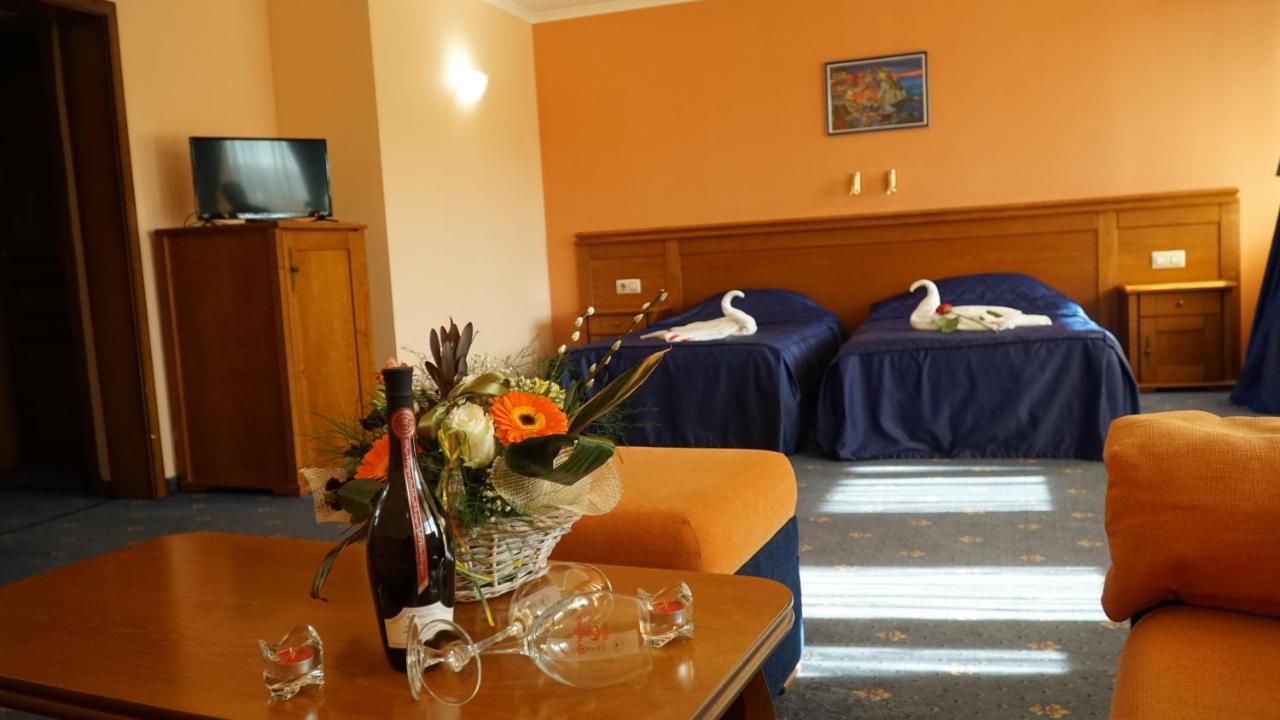 Troyan Plaza Hotel Extérieur photo