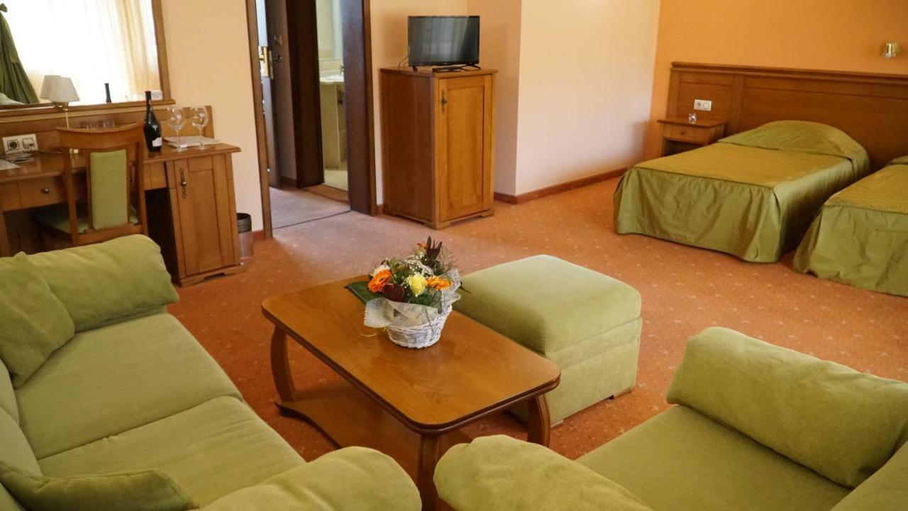 Troyan Plaza Hotel Extérieur photo